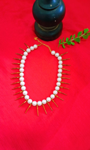 WHITE GLASS BEADS COPPER NECKLACE