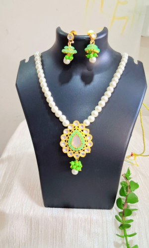 MOTI LONG NECKLACE LIHGT GREE